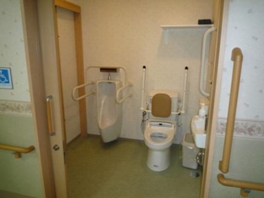 バリアフリー対応のトイレ