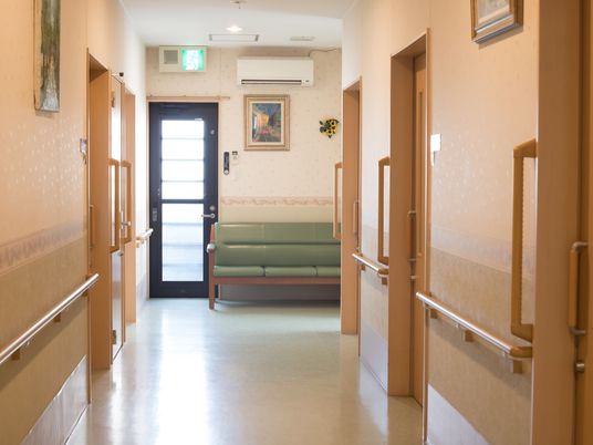 廊下にある柔らかな光