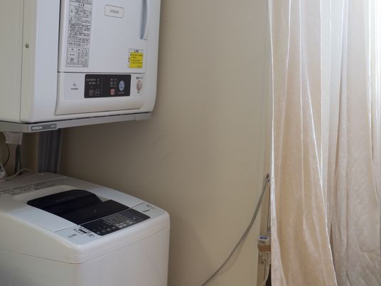洗濯機とエアコンの一角