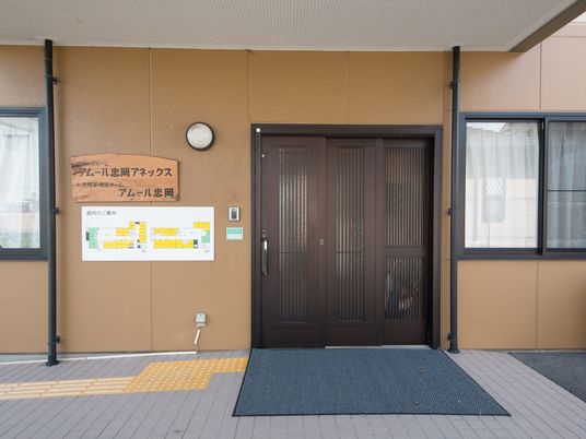 エントランスの正面の様子