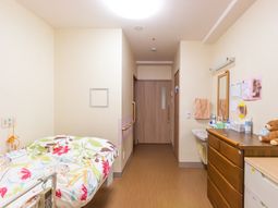 落ち着いた色合いの居室