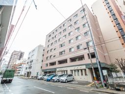 街中の建物外観