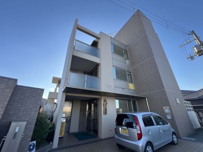 モダンな建物の外観