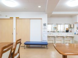 清潔なダイニングスペース