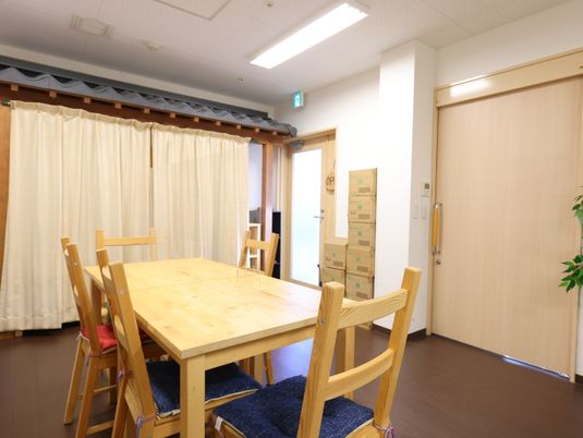 共有ダイニングテーブル