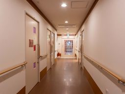 広々とした廊下の様子