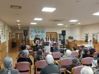 音楽イベント開催中の多目的室