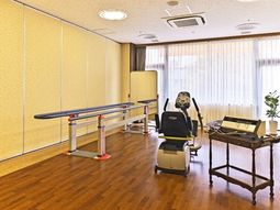 リハビリ機器整った部屋