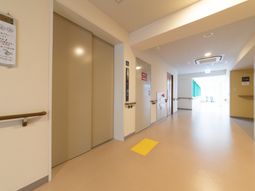 広々としたクリーンな廊下