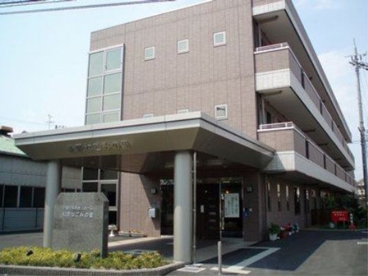 モダンな建物のエントランス