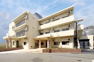 モダンな建物の外観
