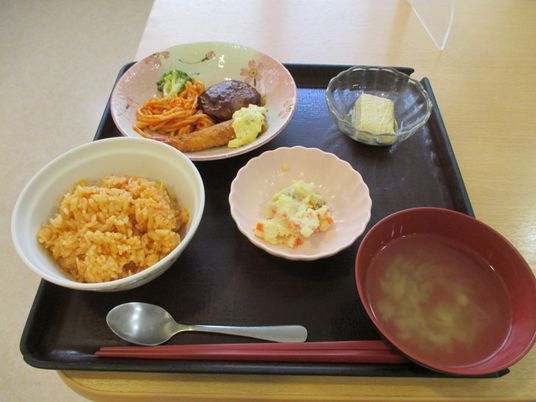 美味しそうな料理のトレー