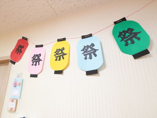 提灯飾りのある部屋