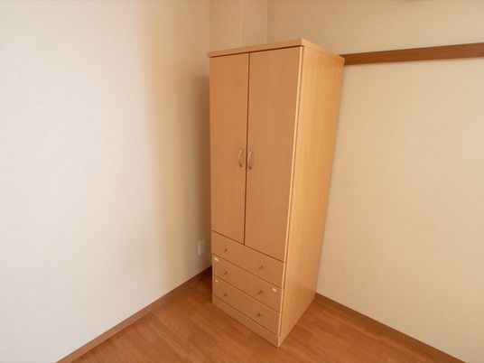 居室の木製クローゼット