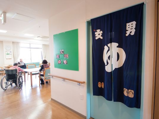 居室のドアと利用者
