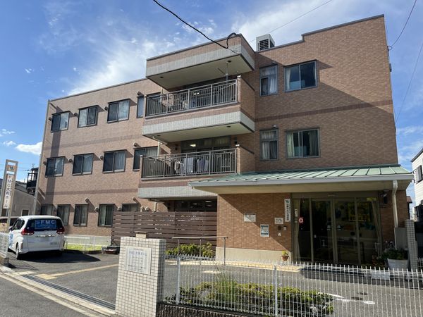 落ち着いた雰囲気の外観