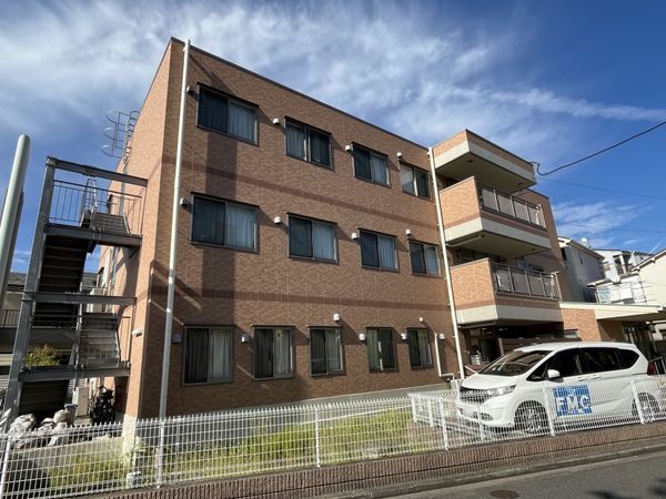 暖かみのある建物外観