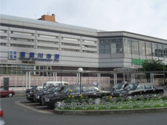 広々とした建物の外観