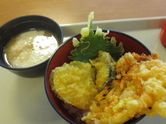 揚げたて天ぷらの定食