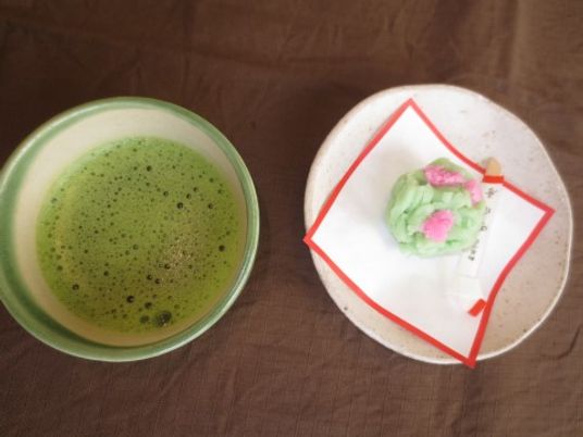 お茶と和菓子のセット