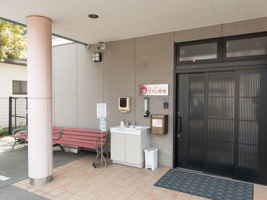 清潔な施設のエントランス