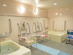 バリアフリーな浴室