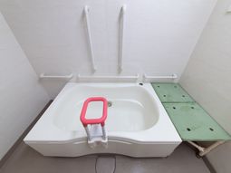 バリアフリーの浴室設備