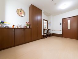 居室の入り口と廊下