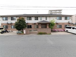 落ち着いた外観の建物