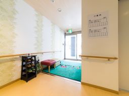 玄関エリアの明るい空間