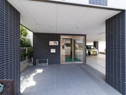 エントランスの風情ある様子