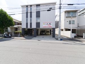 外観の建物エントランス