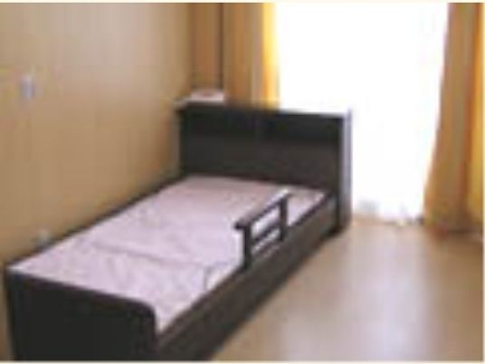 落ち着いた色の居室