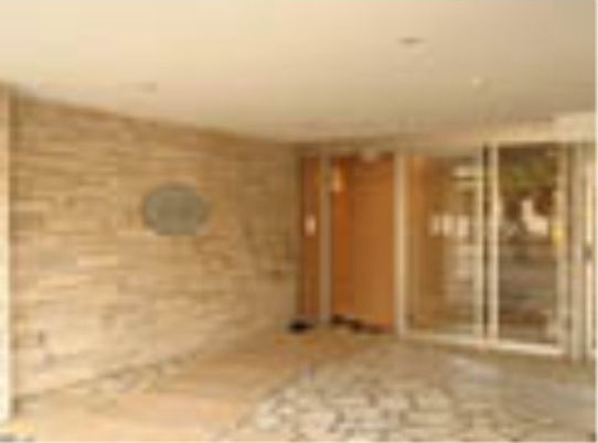 温かみのあるエントランス