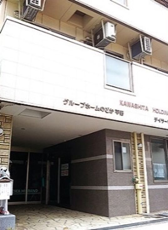 エントランス前の外観