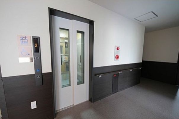 清潔なエレベーターホール
