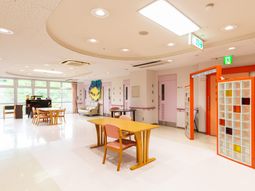 広々とした明るい居室