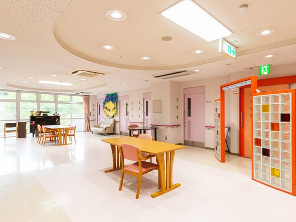 広々とした明るい居室
