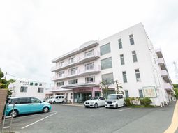清潔感のある白い外観