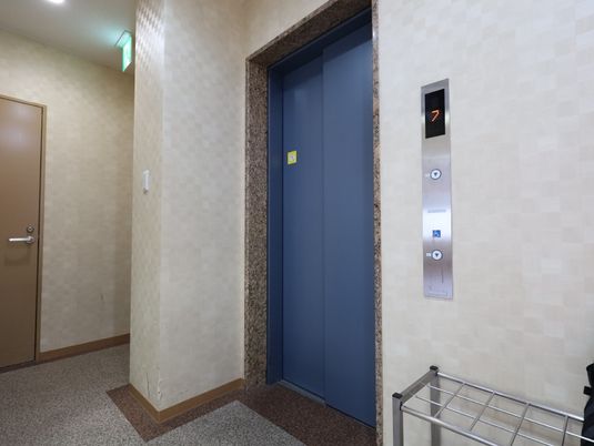清潔なエレベーターホール