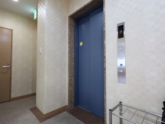 清潔なエレベーターホール