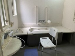 バリアフリー対応の浴室