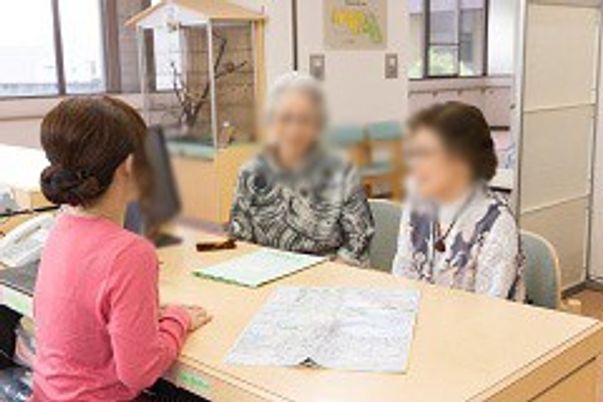 相談風景のデスク