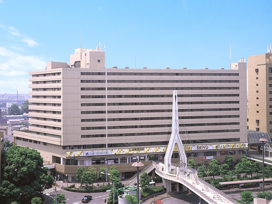 大きな建物の外観