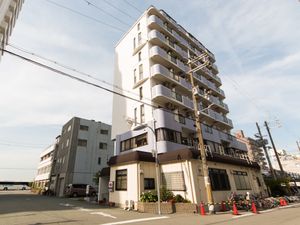多階層の建物外観
