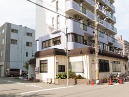 都会の建物の外観