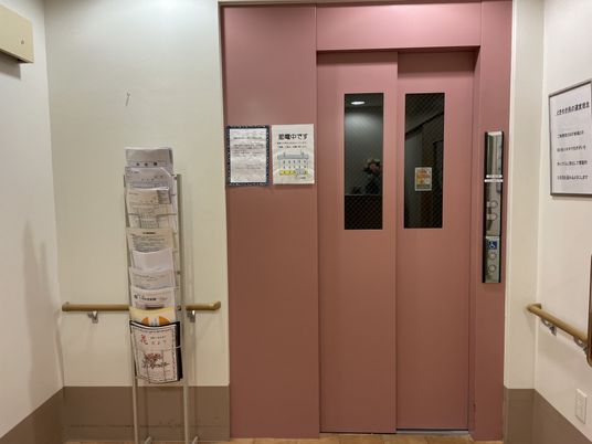 廊下のエレベーター