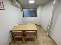 明るいスタッフルーム