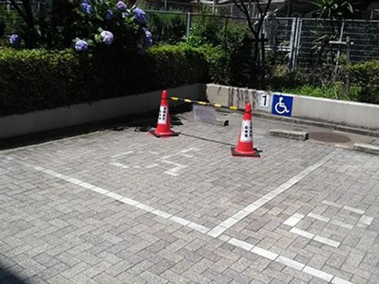 車椅子用駐車場  