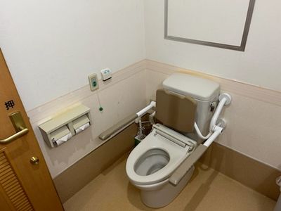 バリアフリー設計のトイレ